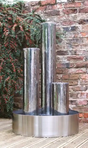 نافورة مياه مخروطي بحوض خارجي