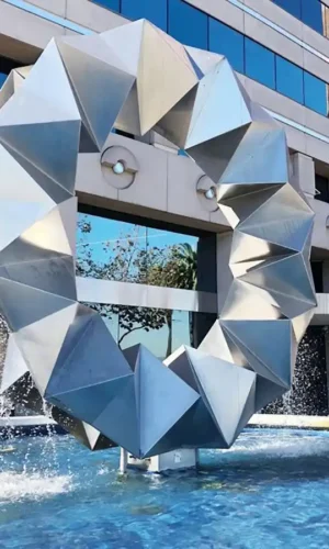 مجسم ستانلس ستيل الناعورة