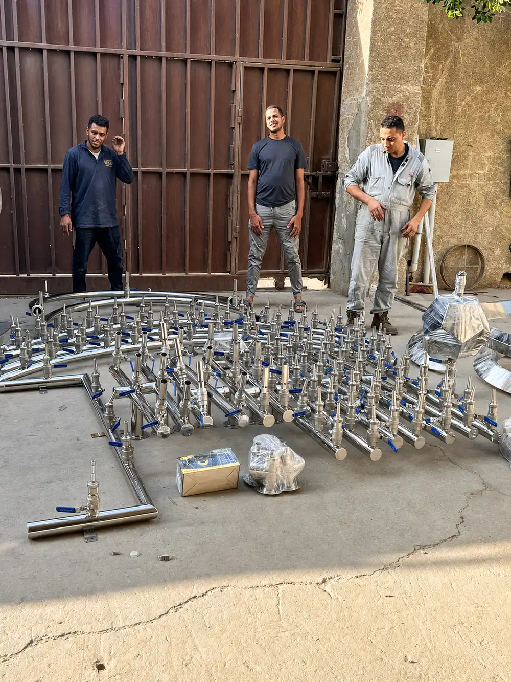 المراحل الأخيرة قبل التجهيز النهائي المراحل الأخيرة من تجهيز الممشى قبل الإخراج النهائي