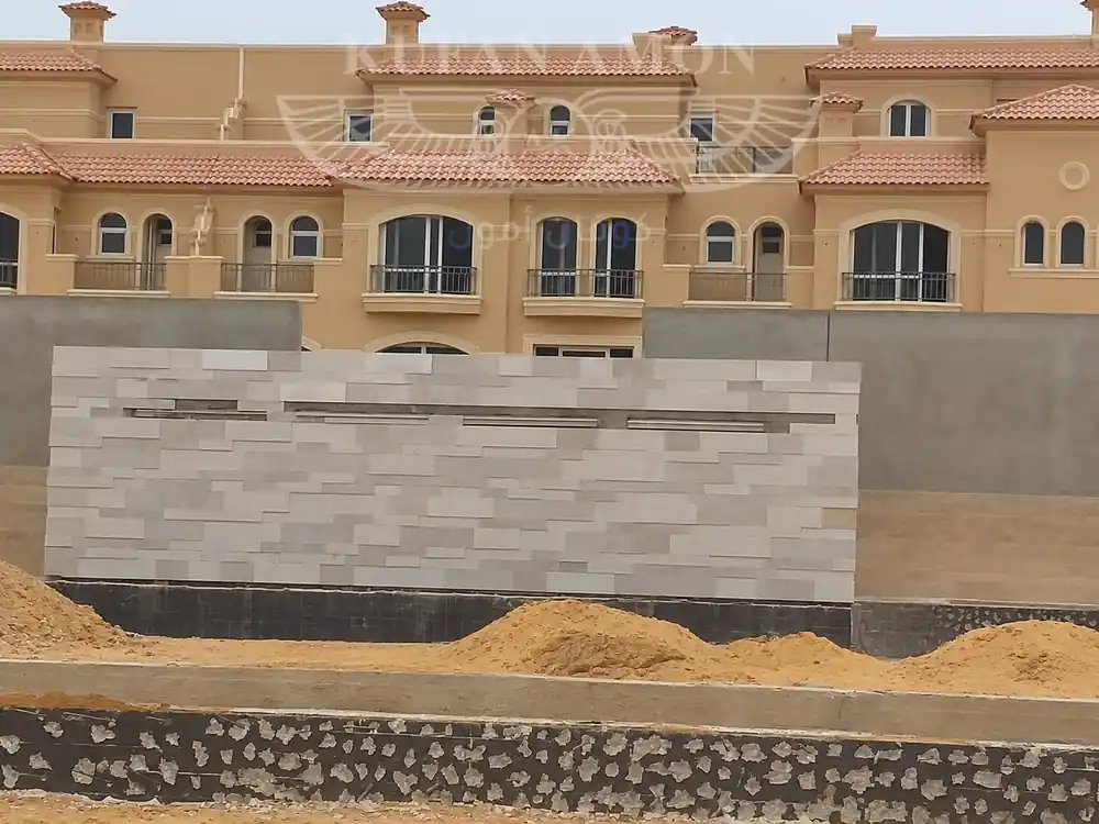 تشكيل شلالات مياه صناعية لقرية لافيستا